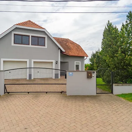 Apartament Kamilla Balatonkenese